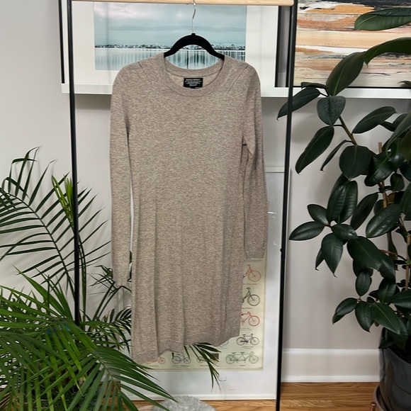 Classic neutral sweater dress - Picture 1 of 3